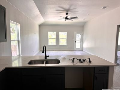 New construction Single-Family house 615 Kenswick Vw, San Antonio, TX 78223 - photo 3 3