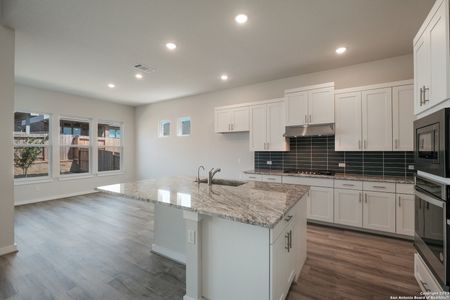 New construction Single-Family house 2240 Sur Avenue, New Braunfels, TX 78132 - photo 8 8