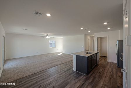 New construction Single-Family house 578 W Crowned Dove Trail, Casa Grande, AZ 85122 - photo 3 3