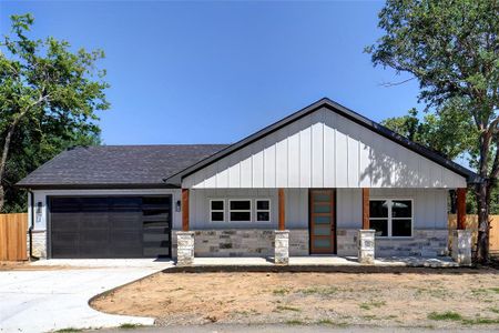 New construction Single-Family house 537 Cresthaven Court, Azle, TX 76020 - photo 0 0