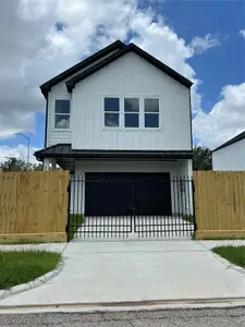 New construction Single-Family house 2911 Jones St, Houston, TX 77026 - photo 0