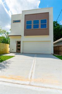 New construction Single-Family house 863 Dolly Wright Street, Houston, TX 77088 - photo 1 1
