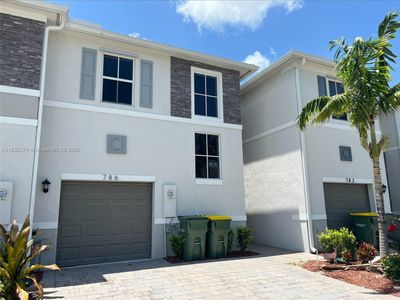 New construction Townhouse house 786 Se 18Th St, Homestead, FL 33034 - photo 1 1