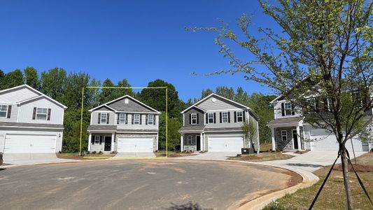 New construction Single-Family house 9004 Stoney Waters Court, Charlotte, NC 28215 Linfield II- photo 1 1