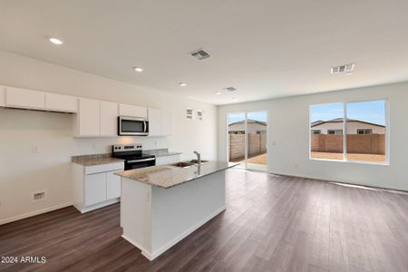 New construction Single-Family house 18056 W Cielo Grande Avenue, Surprise, AZ 85387 - photo 12 12