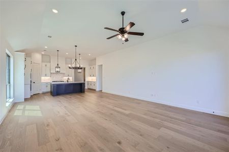 New construction Single-Family house 907 Sunbrook Drive, Mansfield, TX 76063 Plan 1529- photo 7 7