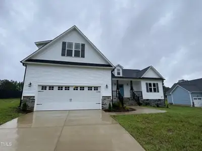 New construction Single-Family house 115 Red Rocks Circle, Benson, NC 27504 - photo 0