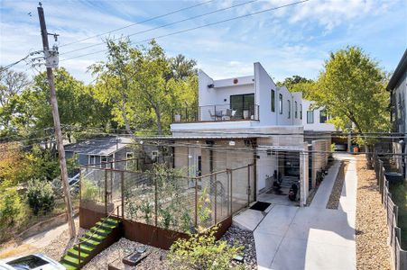 New construction Single-Family house 1206 Luna St, Unit 1, Austin, TX 78721 - photo 0