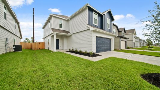 New construction Single-Family house 815 Luke Darrel Drive, Rosharon, TX 77583 The Lowry- photo 0