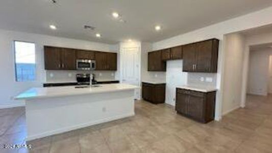 New construction Single-Family house 25146 W Bowker Street, Buckeye, AZ 85326 - photo 4 4