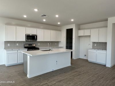 New construction Single-Family house 5520 W Thurman Drive, Laveen, AZ 85339 Topaz Homeplan- photo 12 12