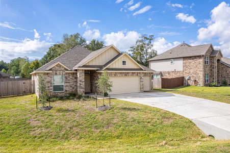 New construction Single-Family house 696 W Linnwood Drive, Woodbranch, TX 77357 - photo 1 1
