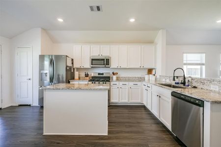 New construction Single-Family house 14903 Pinehurst Avenue, Mont Belvieu, TX 77523 - photo 12 12