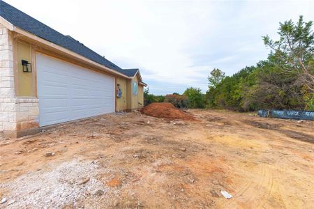 New construction Single-Family house 1100 Bandera Trail, Granbury, TX 76048 - photo 31 31