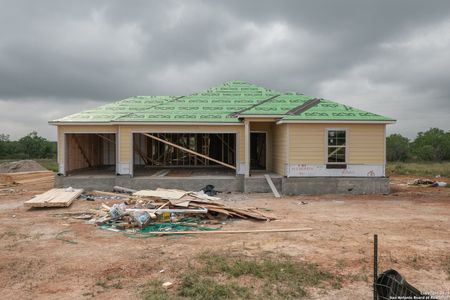 New construction Single-Family house 112 Reno Trail, Floresville, TX 78114 Kingsley- photo 4 4