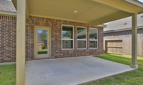 New construction Single-Family house 156 Founders Grove Loop, Willis, TX 77318 Enclave Series - Capri II- photo 3 3