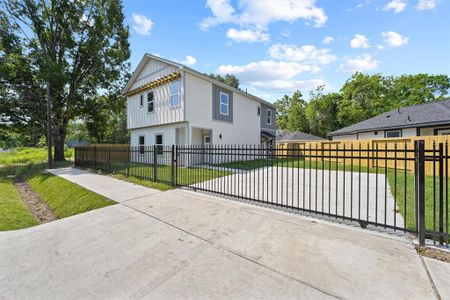 New construction Single-Family house 6519 Maybell Street, Houston, TX 77091 - photo