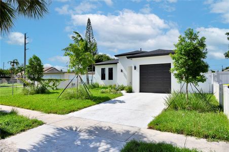 New construction Single-Family house 720 Sw 10Th St, Dania Beach, FL 33004 - photo 0