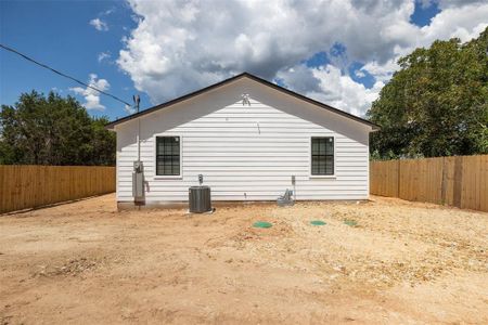 New construction Single-Family house 5815 Lake Granbury Trail, Granbury, TX 76048 - photo 25 25