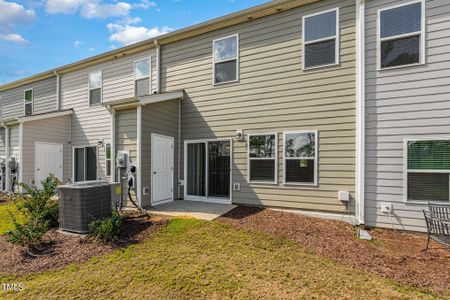 New construction Townhouse house 276 Brook Farm Lane, Fuquay Varina, NC 27526 - photo 33 33