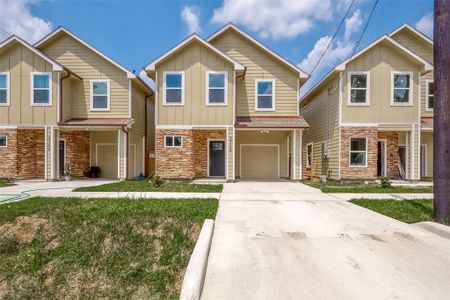 New construction Single-Family house 2142 De Soto Street, Houston, TX 77091 - photo 0