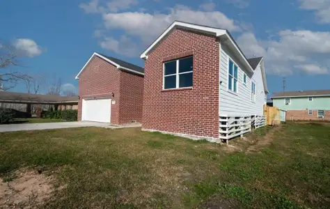 New construction Single-Family house 5211 Rue Street, Houston, TX 77033 - photo 0