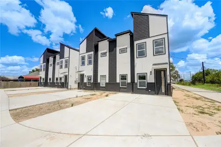 New construction Single-Family house 3107 Shelby Circle, Houston, TX 77051 - photo 0