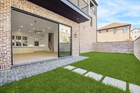 Covered patio to the back yard