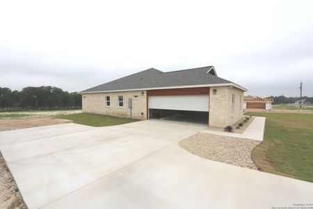 New construction Single-Family house 105 Hondo Drive, La Vernia, TX 78121 - photo 5 5