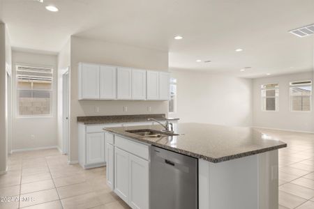 New construction Single-Family house 5770 E Clandestine Drive, San Tan Valley, AZ 85140 - photo 6 6