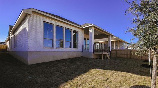 New construction Single-Family house 140 Groundhog Drive, Buda, TX 78610 Design 2443H- photo 19 19
