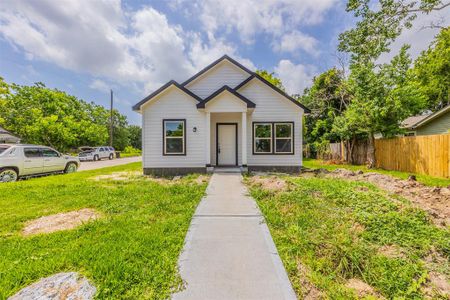 New construction Single-Family house 1101 Johnson Street, Baytown, TX 77520 - photo 0