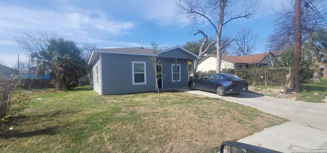 New construction Single-Family house 825 S San Eduardo Ave, San Antonio, TX 78237 - photo 3 3