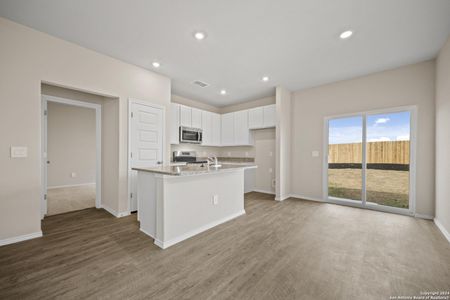 New construction Single-Family house 1203 Whitneyway Ln, New Braunfels, TX 78130 - photo 3 3