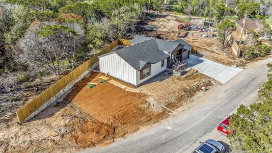 New construction Single-Family house 1008 Comanche Cove Drive, Granbury, TX 76048 - photo 27 27