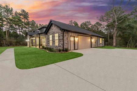 LARGE DRIVEWAY WITH WALKWAY TO FRONT DOOR, PLENTY OF ROOM FOR A BASKETBALL GOAL