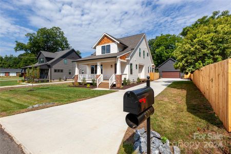 New construction Single-Family house 820 Walnut Street, Belmont, NC 28012 - photo 1 1