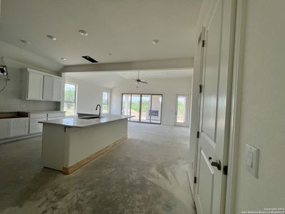 New construction Single-Family house 929 Nolte Bend, Seguin, TX 78155 Ispani- photo 10 10