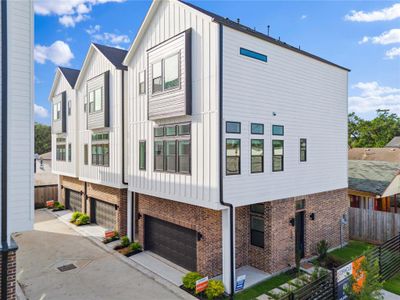 New construction Single-Family house 324 Eastwood Street, Houston, TX 77011 - photo 0