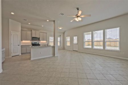 New construction Single-Family house 8431 Bay Orchard Drive, Baytown, TX 77521 The Canterbury- photo 3 3