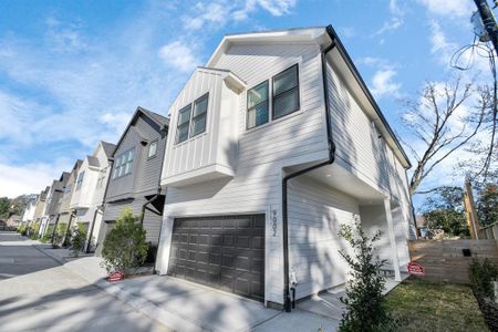 New construction Townhouse house 409 Alvia Run Lane, Unit B2, Houston, TX 77018 - photo 0