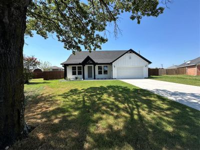 New construction Single-Family house 811 Birch Circle, Van Alstyne, TX 75495 - photo 0