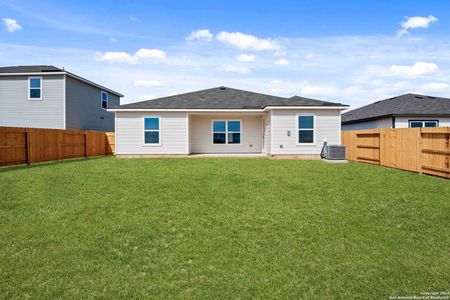New construction Single-Family house 16009 Windview Court, Lytle, TX 78052 - photo 9 9