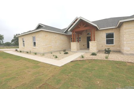 New construction Single-Family house 105 Hondo Drive, La Vernia, TX 78121 - photo 2 2