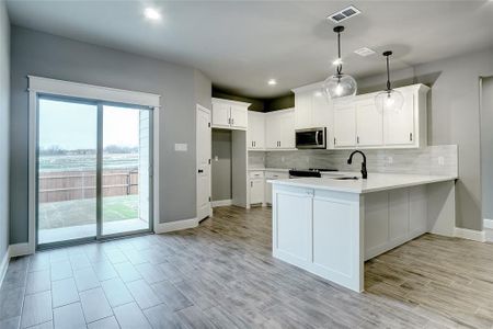 New construction Townhouse house 254 Legacy Boulevard, Weatherford, TX 76086 - photo