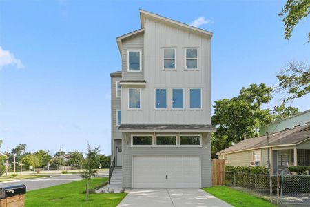 New construction Single-Family house 1401 E 33Rd Street, Houston, TX 77022 - photo 0