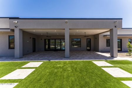 New construction Single-Family house 12560 E Cochise Drive, Scottsdale, AZ 85259 - photo 16 16