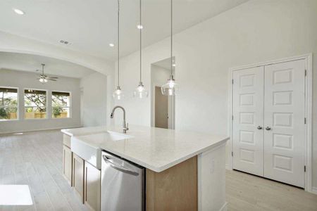 New construction Single-Family house 715 Sunforest Ln, New Braunfels, TX 78130 Royce Plan- photo 9 9
