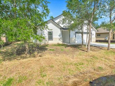 New construction Single-Family house 110 Pohakuloa Dr, Bastrop, TX 78602 - photo 2 2