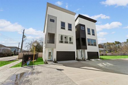 New construction Single-Family house 4705 Thornton Villas Lane, Houston, TX 77018 - photo 0